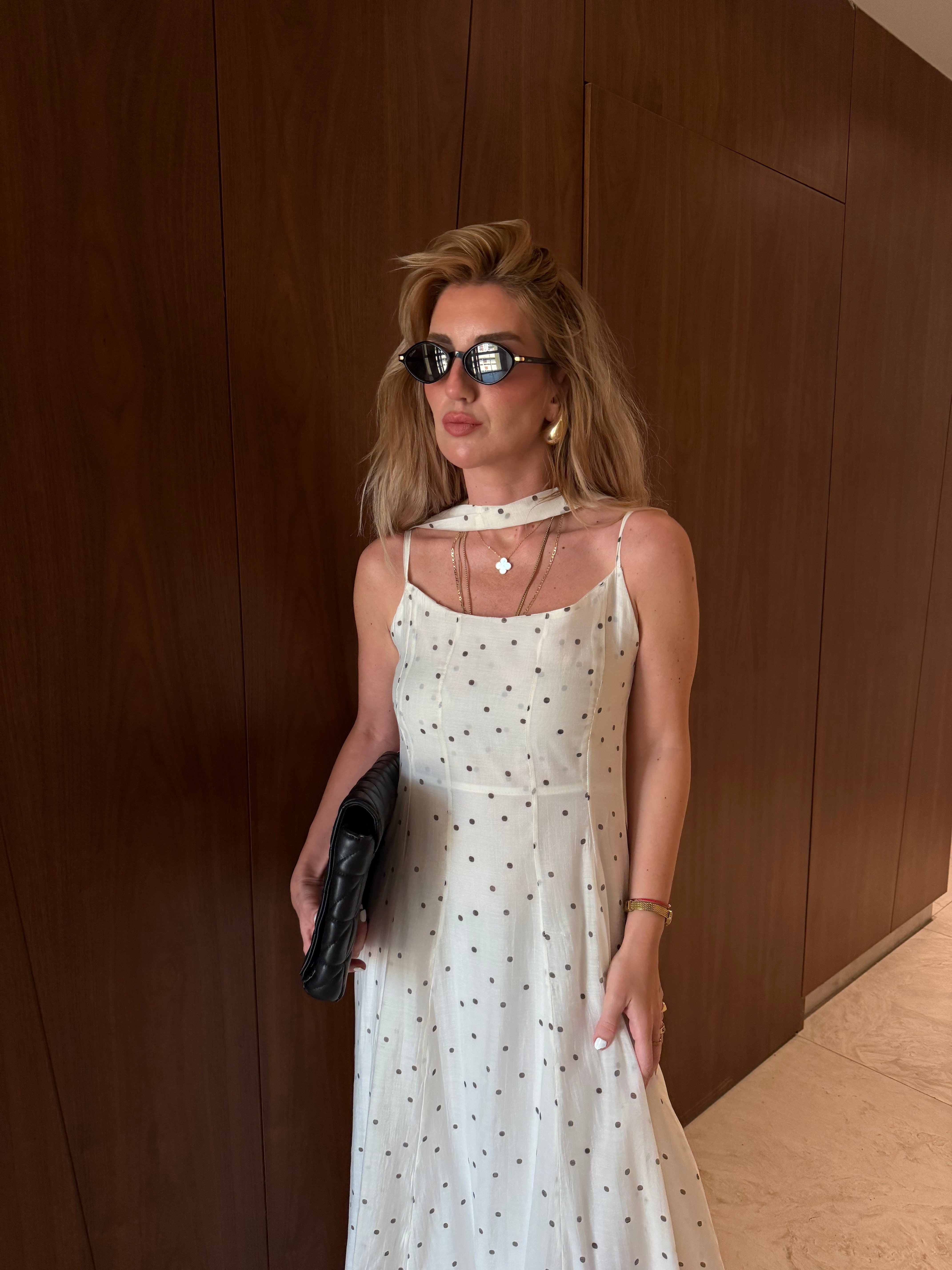 Fularlı , Ayarlanabilir İp Askılı , Puantiyeli Beyaz Elbise