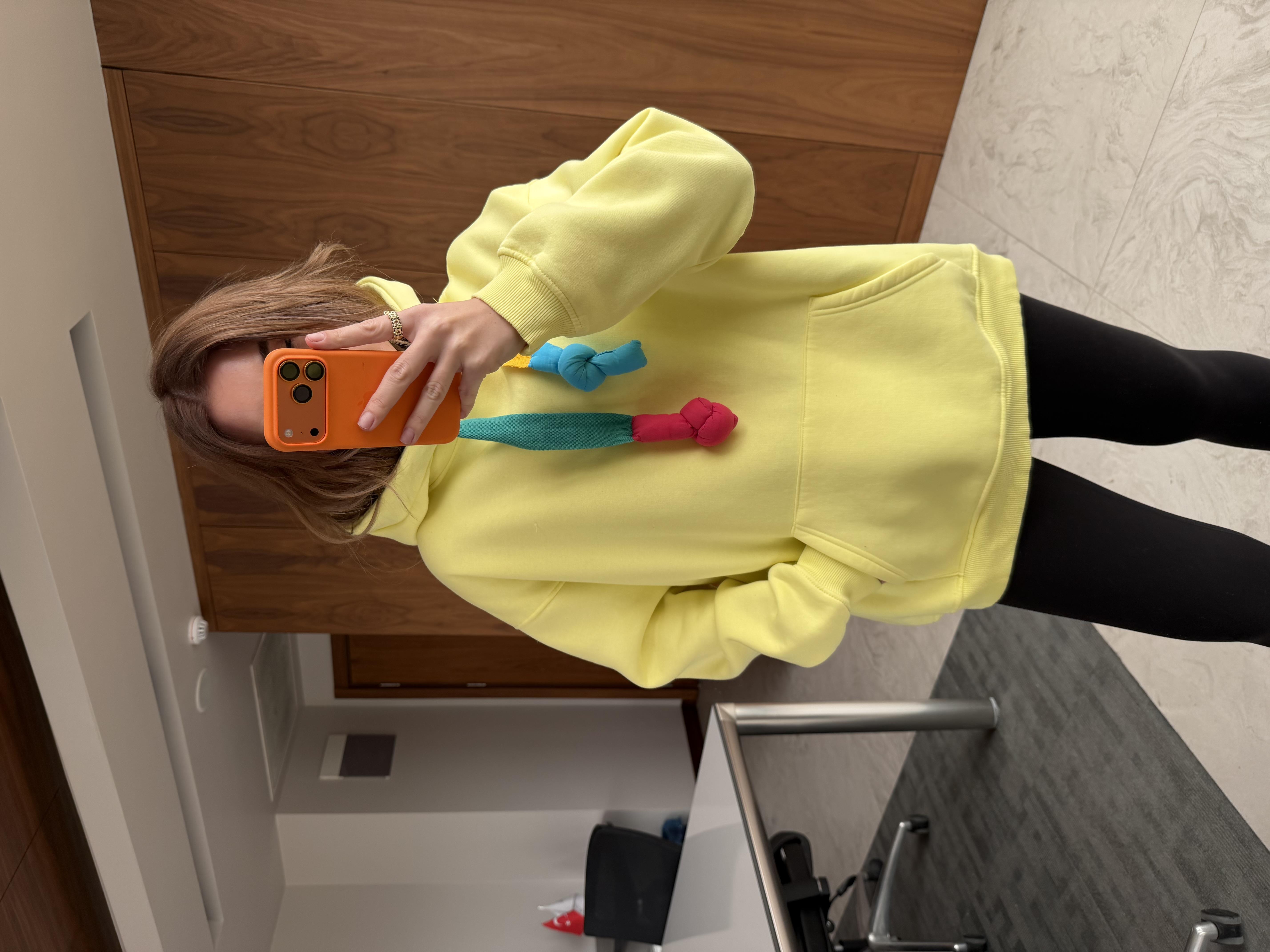 Renkli Bağcıklı , Sarı Sweatshirt