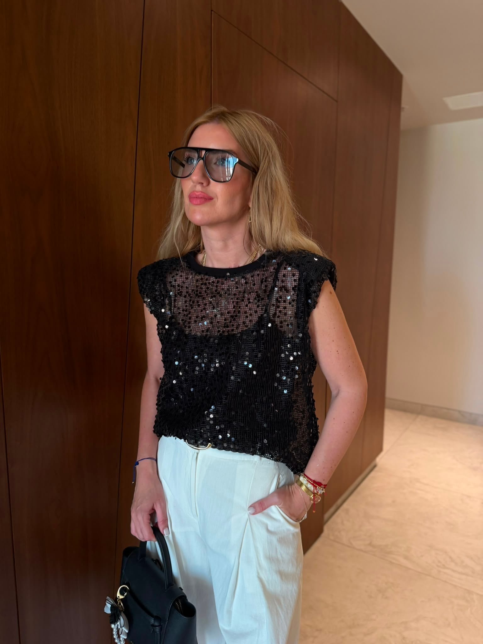 Pul Payet İşlemeli , İçi Askılı , Siyah Vatkalı Bluz