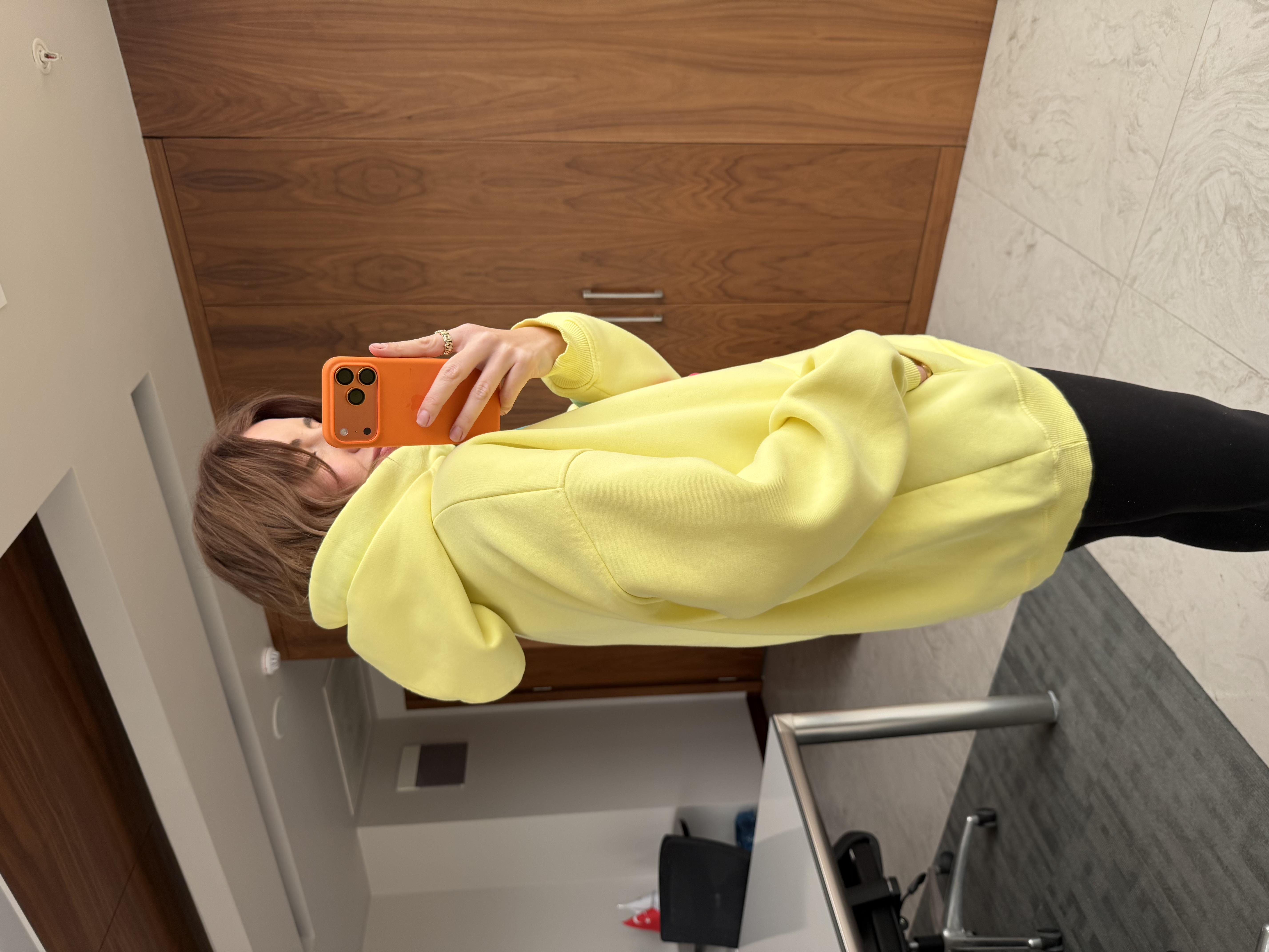 Renkli Bağcıklı , Sarı Sweatshirt