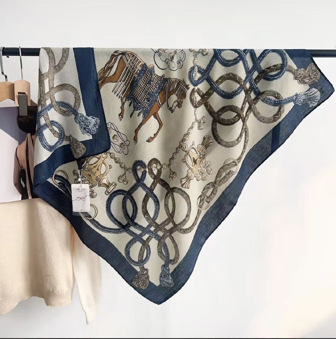 Orijinal Model , At Desenli , 90x90cm Lacivert Şal