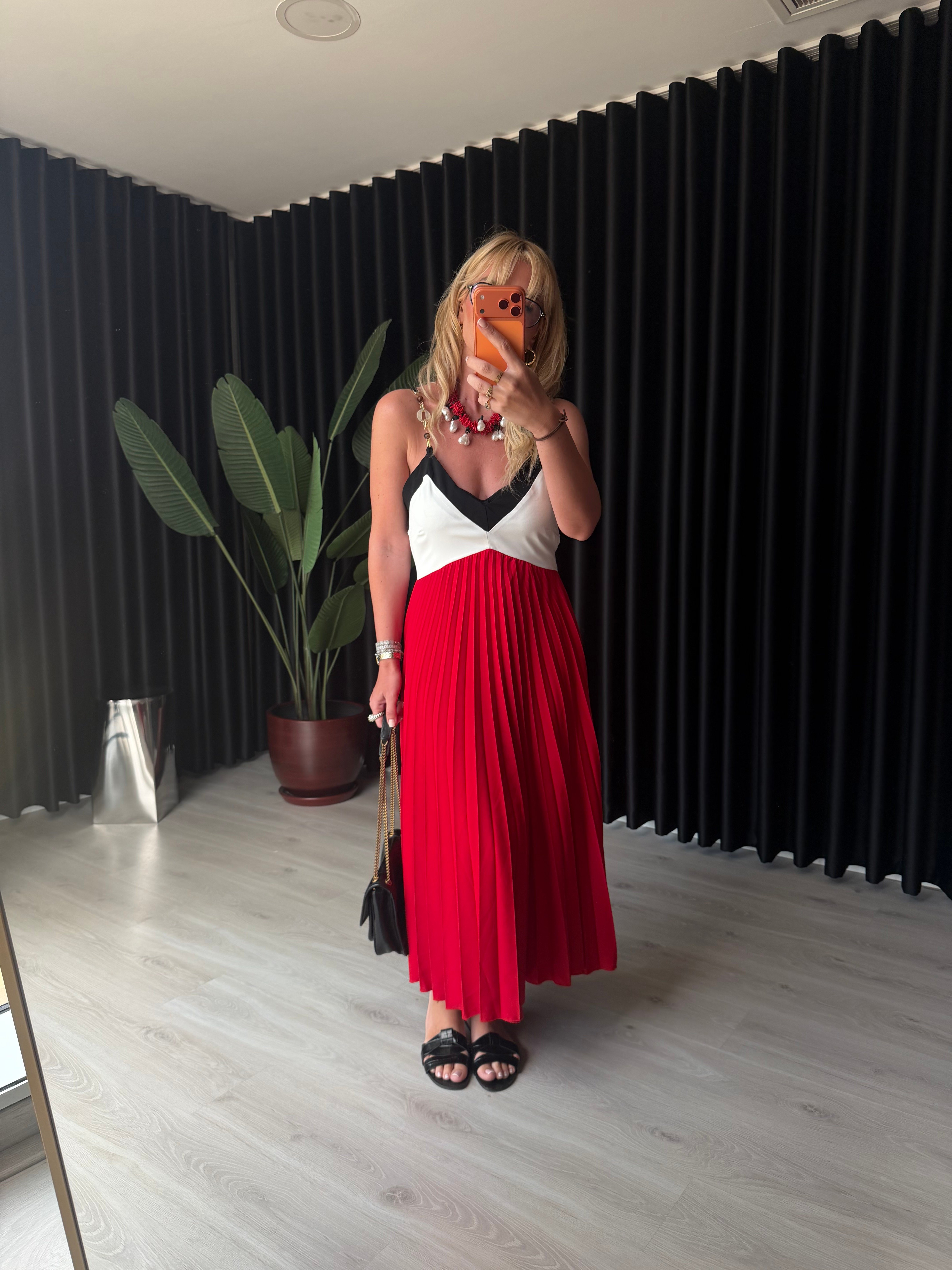 Orijinal Model, Aksesuar Askılı Kırmızı & Siyah Mix Piliseli Elbise