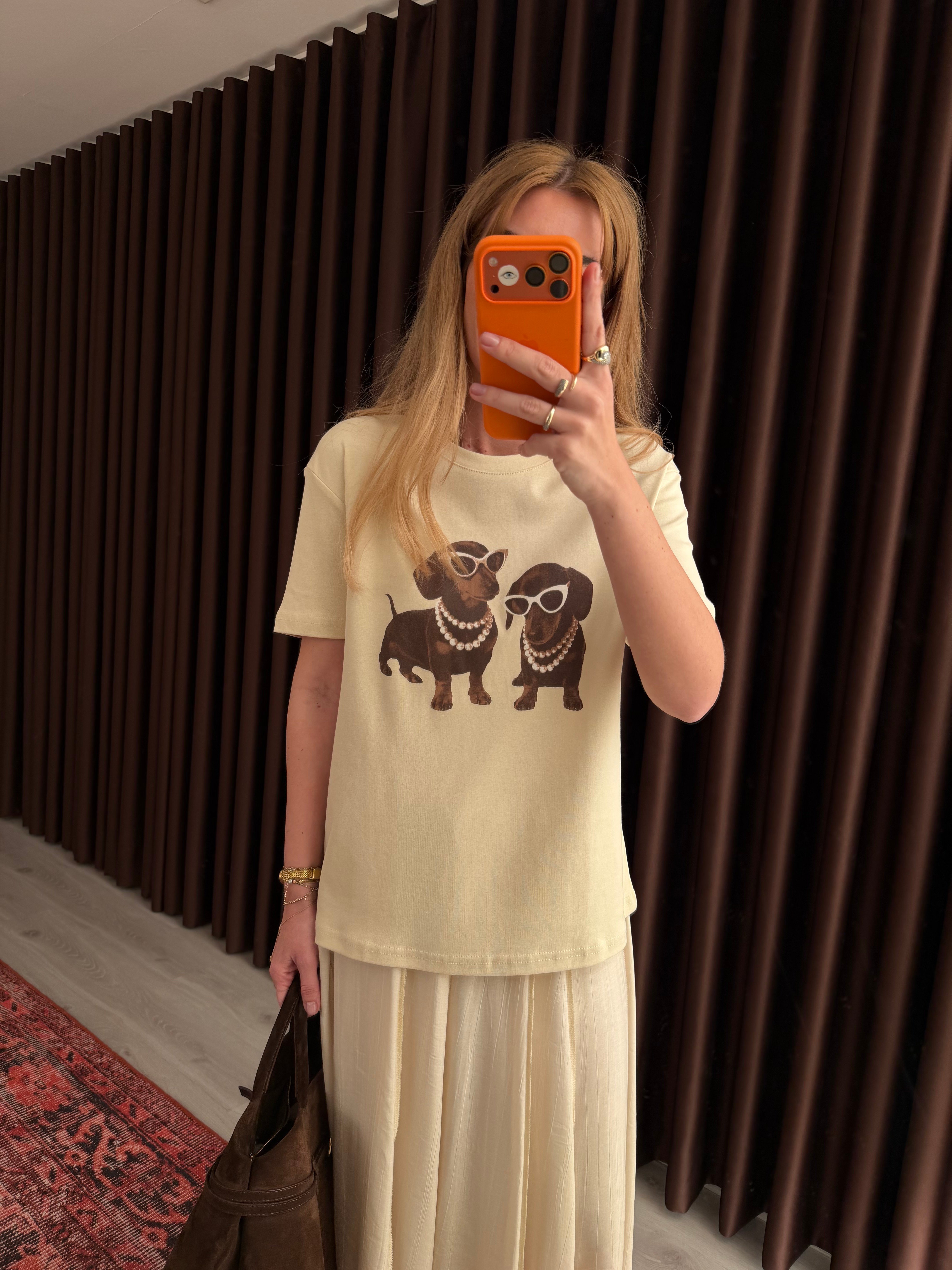 İncili Köpek , Bej T-shirt