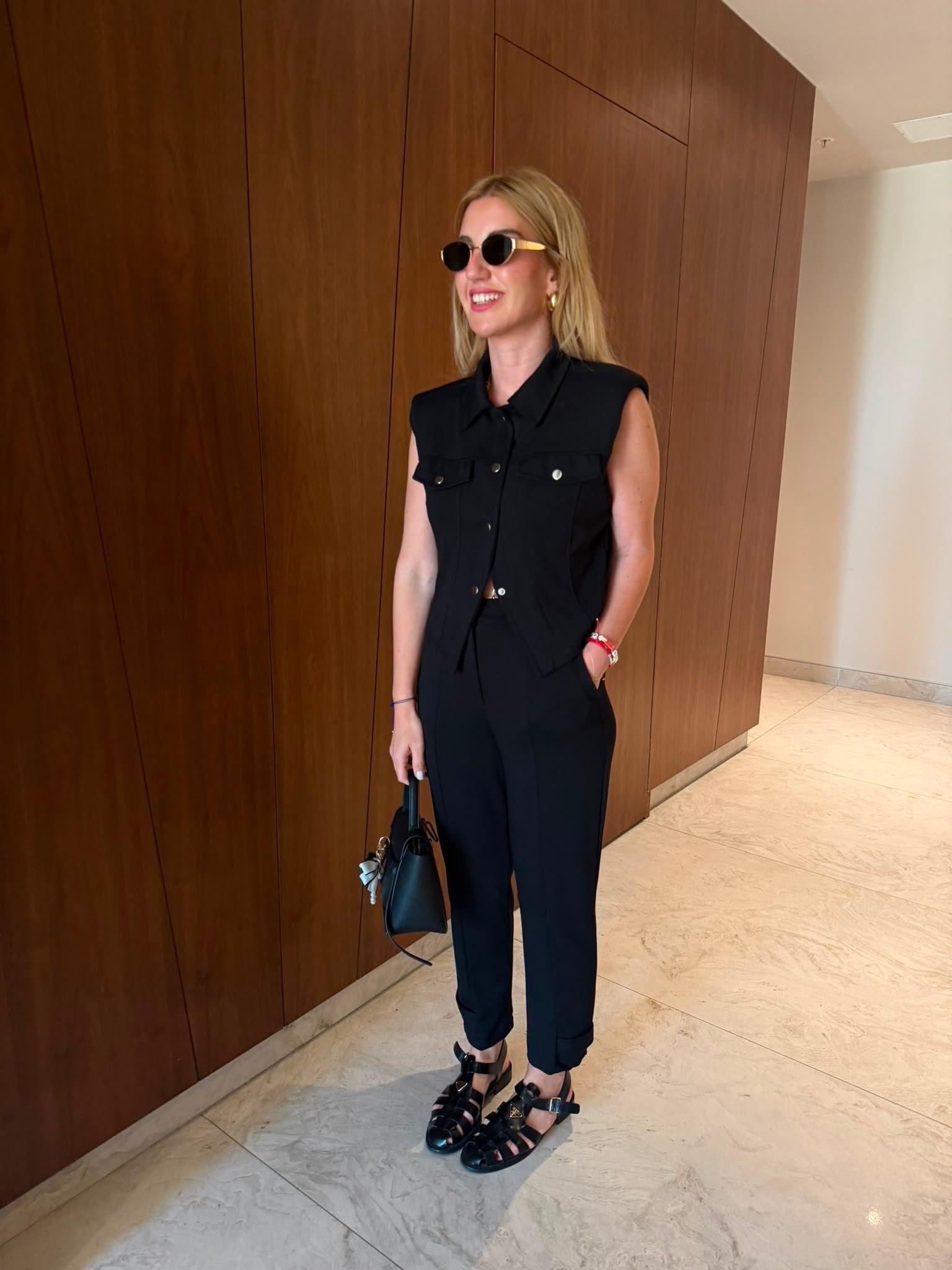 Orijinal Model , Paçası Dügme Detaylı , Siyah Yelek & Pantolon Takım