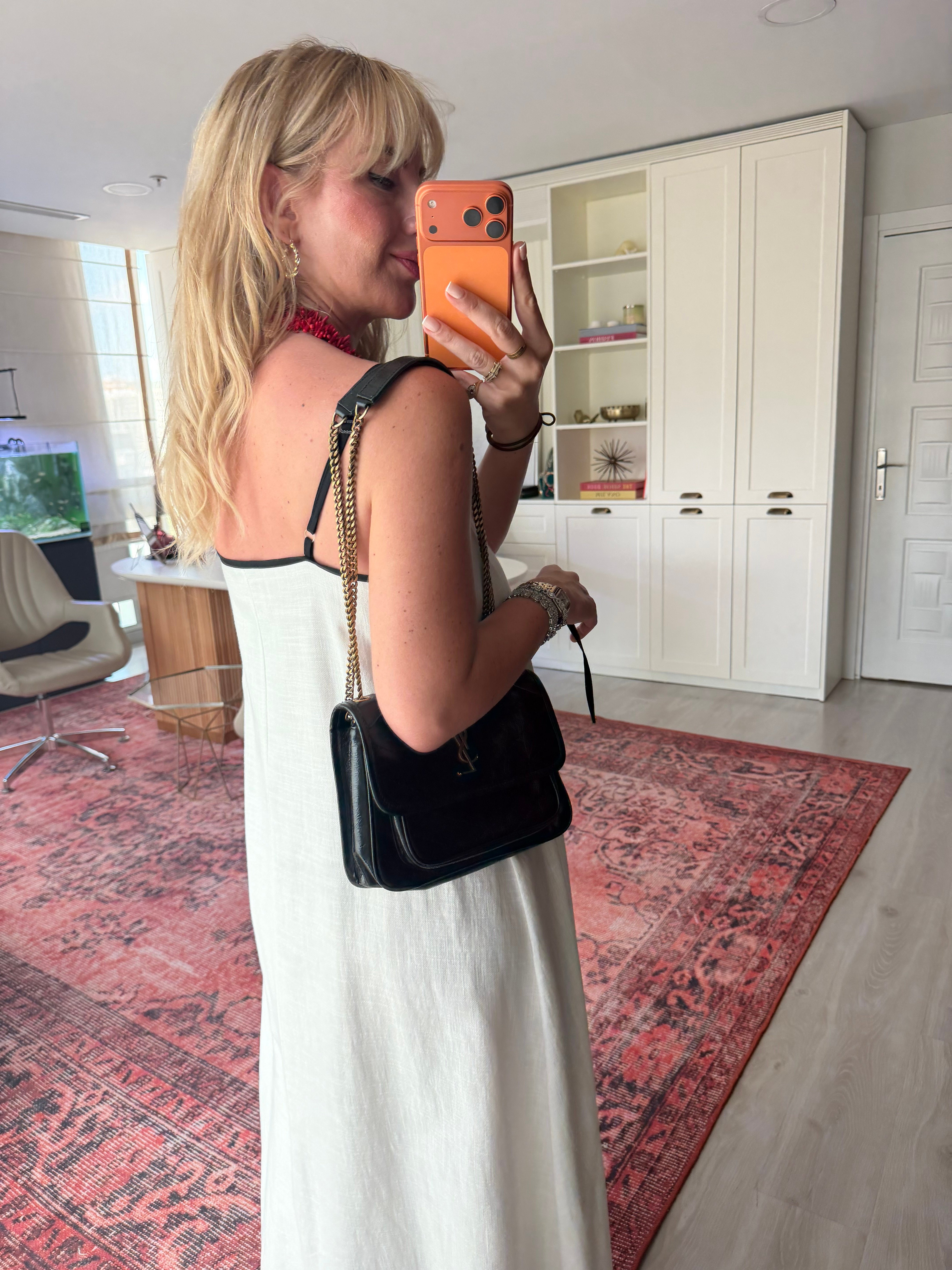 Orijinal Model Siyah Biyeli, Kuşaklı Beyaz Elbise