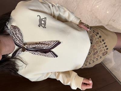Yakası Fularlı , Krem Sweatshirt