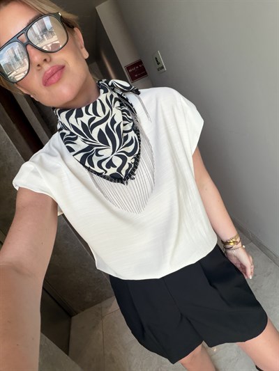 Siyah & Beyaz Boncuk Şallı , Beyaz Vatkalı Bluz