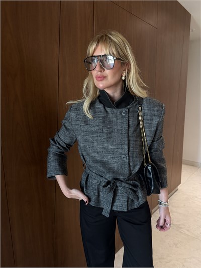 Orijinal Model , Hakim Yaka , Siyah Ekoseli , Belden Bağlamalı Ceket