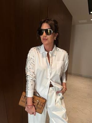 Orijinal Model Omzu Taş İşlemeli, Arkası Gri Mix Beyaz Gömlek