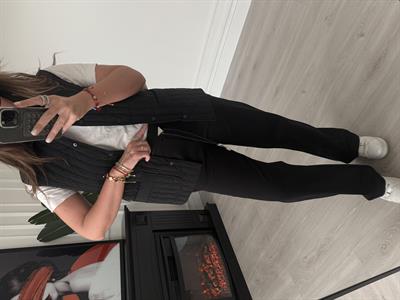 Deri İp Bağlamalı, Taşlı Üçgen Aksesuarlı Siyah Pantolon