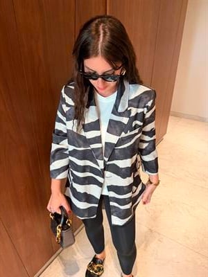 Orijinal Model , Zebra Desenli , Tok Saten Ceket