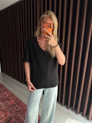 Orijinal Marka , V Yaka , Siyah T-shirt