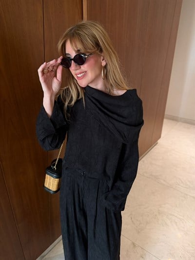 Orijinal Model , Özel Jakarlı Kumaş , Siyah , Kayık Yaka Takım 