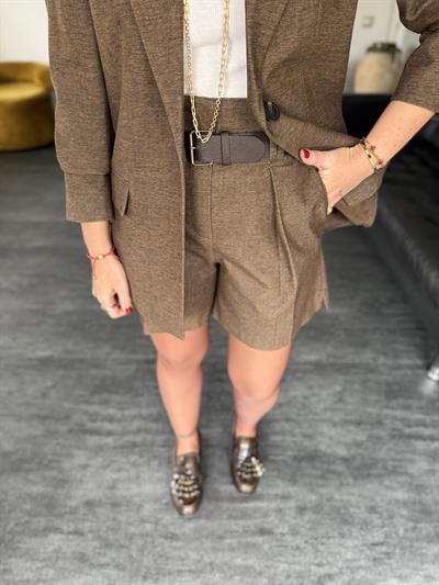 Kahve Deri Kemerli , Premium Dokulu , Şehir Boy Şort