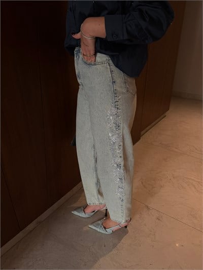 Yanları Nakışlı, Buz Mavisi Mom Jean