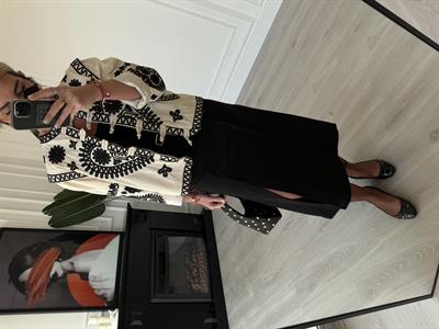 Pile Detaylı, Kemerli, Yırtmaçlı Siyah Etek