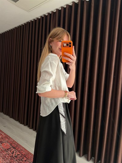 Fular Aksesuarlı , Siyah Etek