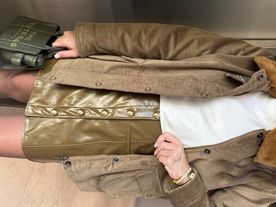 Orijinal Model , Önden Gold Düğmeli , Yağ Yeşili Deri Etek