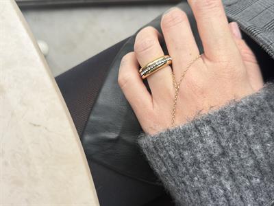 Orijinal Model , Ortası Sıra Zirkon Taşlı , Tamtur Kalın Gold Yüzük