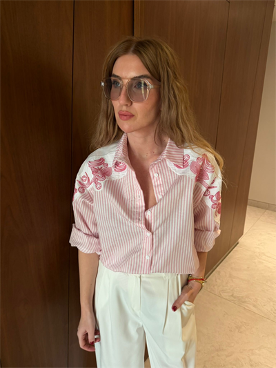 Omzu Nakışlı , Pembe Çizgili Poplin Gömlek