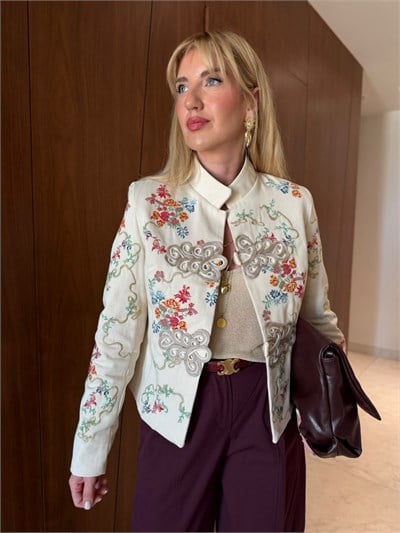 Orijinal Model , Çiçek Nakışlı , Bej Gabardin Ceket