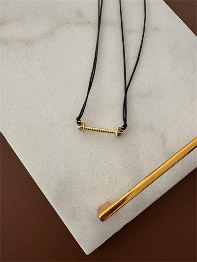 Siyah İpli , Gold Aksesuarlı Kolye