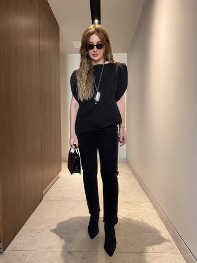 Yanları Zımba & Taş Detaylı , Siyah , Kesik Paça Jean 