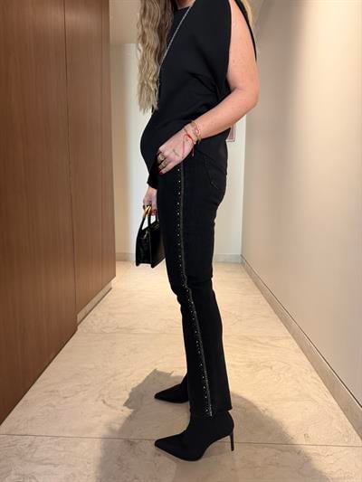 Yanları Zımba & Taş Detaylı , Siyah , Kesik Paça Jean 