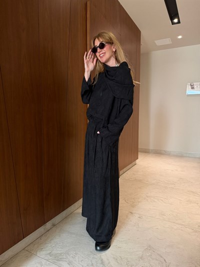 Orijinal Model , Özel Jakarlı Kumaş , Siyah , Kayık Yaka Takım 