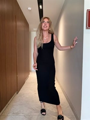 Gögüs Pedli , Toparlayıcı Siyah Elbise