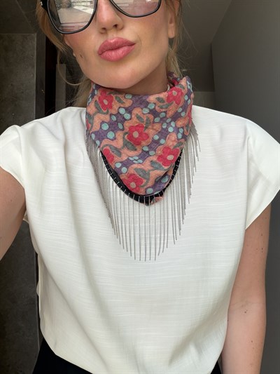 Lila & Yavruağzı Boncuk Şallı , Beyaz Vatkalı Bluz