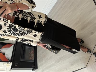 Pile Detaylı, Kemerli, Yırtmaçlı Siyah Etek