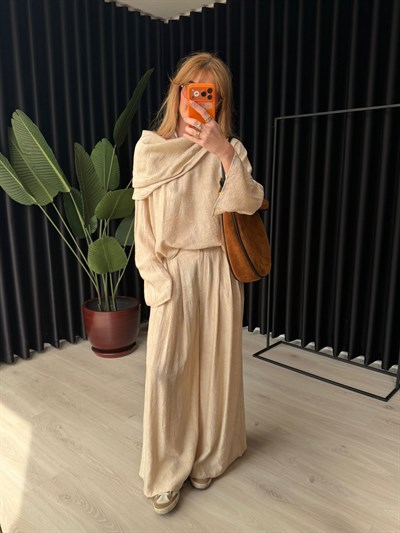 Orijinal Model , Özel Jakarlı Kumaş , Bej , Kayık Yaka Takım 