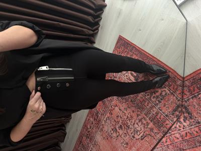 Orijinal Model , Tasarım Fermuar Detaylı , Bir Beden İncelten Siyah Pantolon