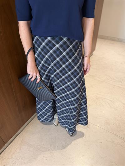 Lacivert Ekoseli , Dokulu Etek