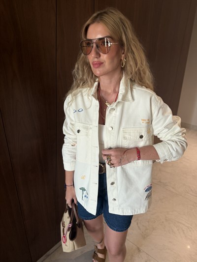 Orijinal Marka , Tasarım Dikiş Motifli , Ekru Jean Gömlek