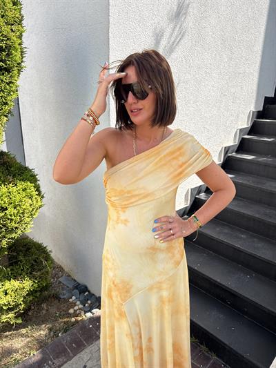 Yarım Omuz, Sarı Desenli Likralı Uzun Elbise