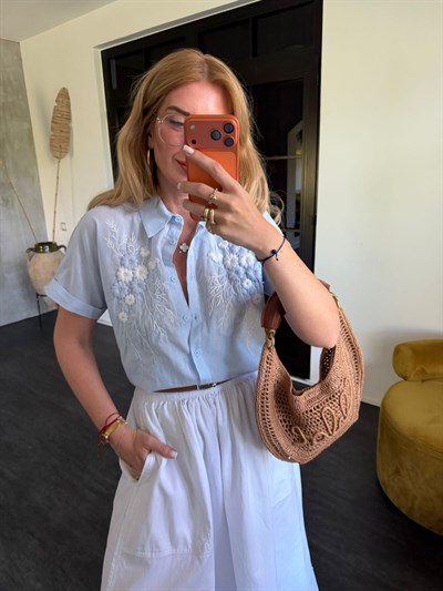%100 Cotton , Çiçek Nakışlı Bebe Mavisi Gömlek 