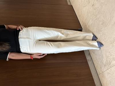 Orijinal Model , Yanı Zımbalı , Beyaz Jean Pantolon