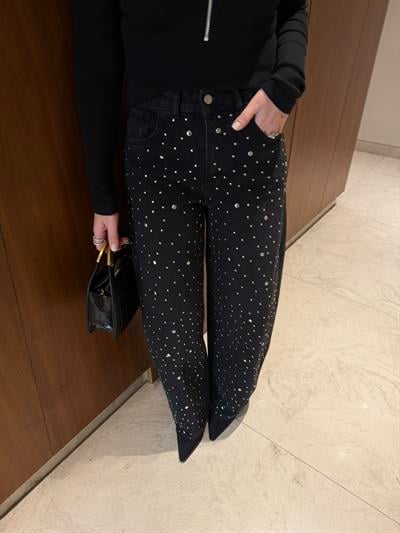 Metal Zımbalı , Siyah Mom Jean