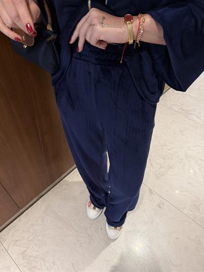 Premium Kalitede , Üçlü , Lacivert Kadife Takım