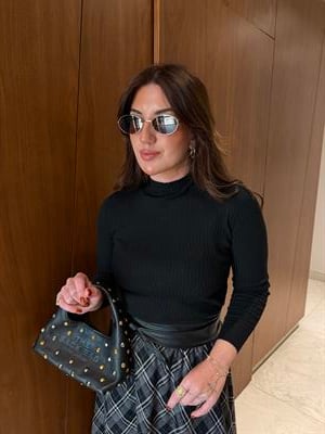 Dik Yaka , Siyah Triko