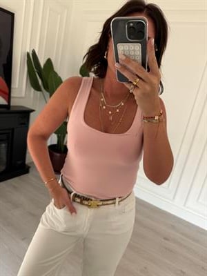 Kare Yaka , Pudra Pembe , Modal Atlet