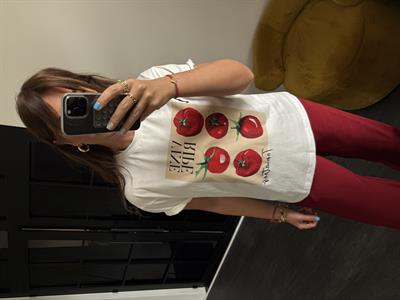 Kırmızı Desenli , Beyaz T-shirt