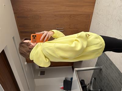 Renkli Bağcıklı , Sarı Sweatshirt
