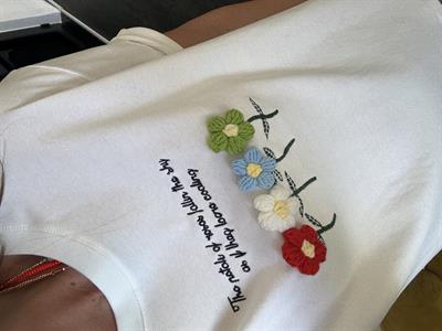 Renkli Papatya İşlemeli , Beyaz T-shirt