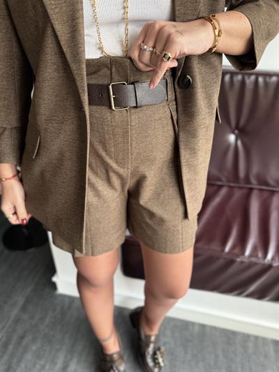 Kahve Deri Kemerli , Premium Dokulu , Şehir Boy Şort