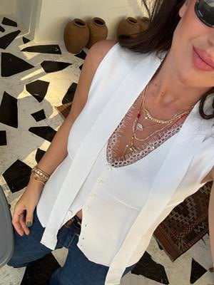 Yakası Dantelli , Fularlı , Likralı , Beyaz Merserize Yelek