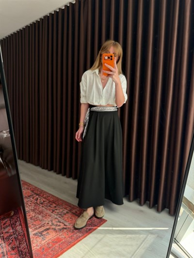 Fular Aksesuarlı , Siyah Etek