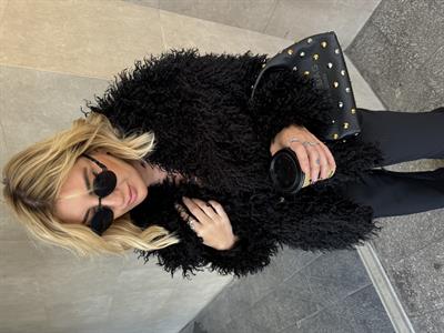 Premium Kalitede Siyah Peluş Kürk